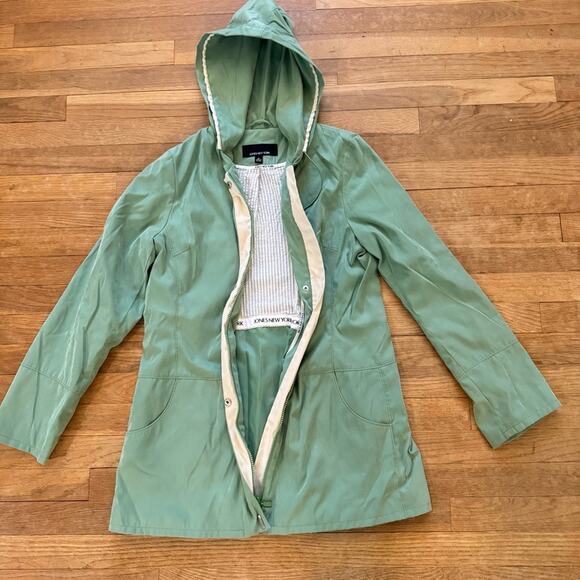 Jones New York green zippered hooded rain jacket size medium M
b17 - Picture 3 of 5